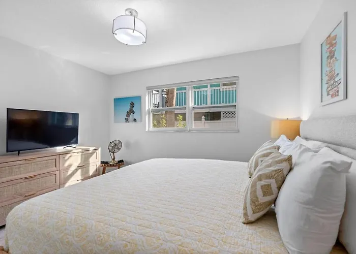 August Pet Friendly And Hot Tub A Clearwater Beach