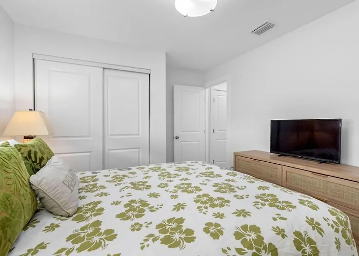 August Pet Friendly And Hot Tub A Country house Clearwater Beach