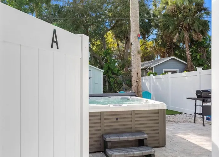 August Pet Friendly And Hot Tub A Clearwater Beach