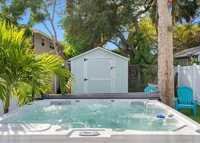 August Pet Friendly And Hot Tub A Country house *
