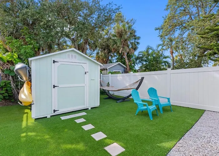 August Pet Friendly And Hot Tub A Country house Clearwater Beach