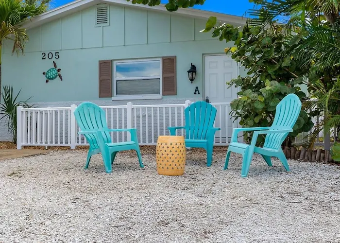 August Pet Friendly And Hot Tub A *