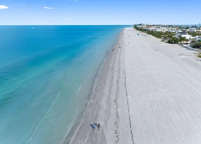 August Pet Friendly And Hot Tub A Country house Clearwater Beach