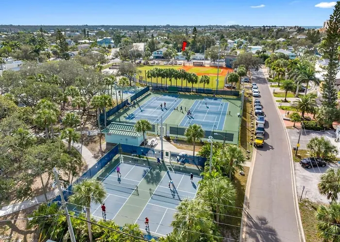 Country house August Pet Friendly And Hot Tub A Clearwater Beach