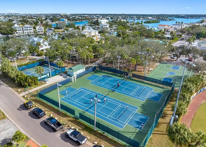 August Pet Friendly And Hot Tub A Clearwater Beach