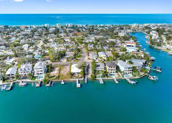 August Pet Friendly And Hot Tub A Country house Clearwater Beach