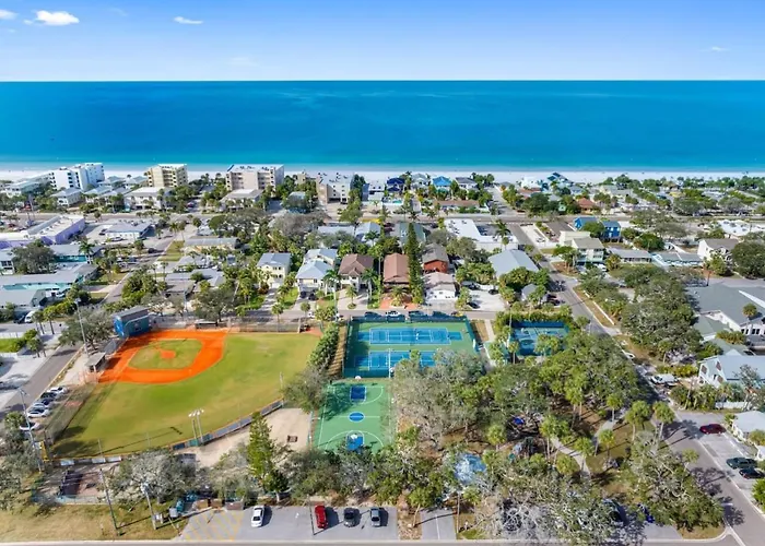 August Pet Friendly And Hot Tub A Clearwater Beach
