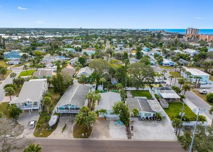 August Pet Friendly And Hot Tub A Country house Clearwater Beach